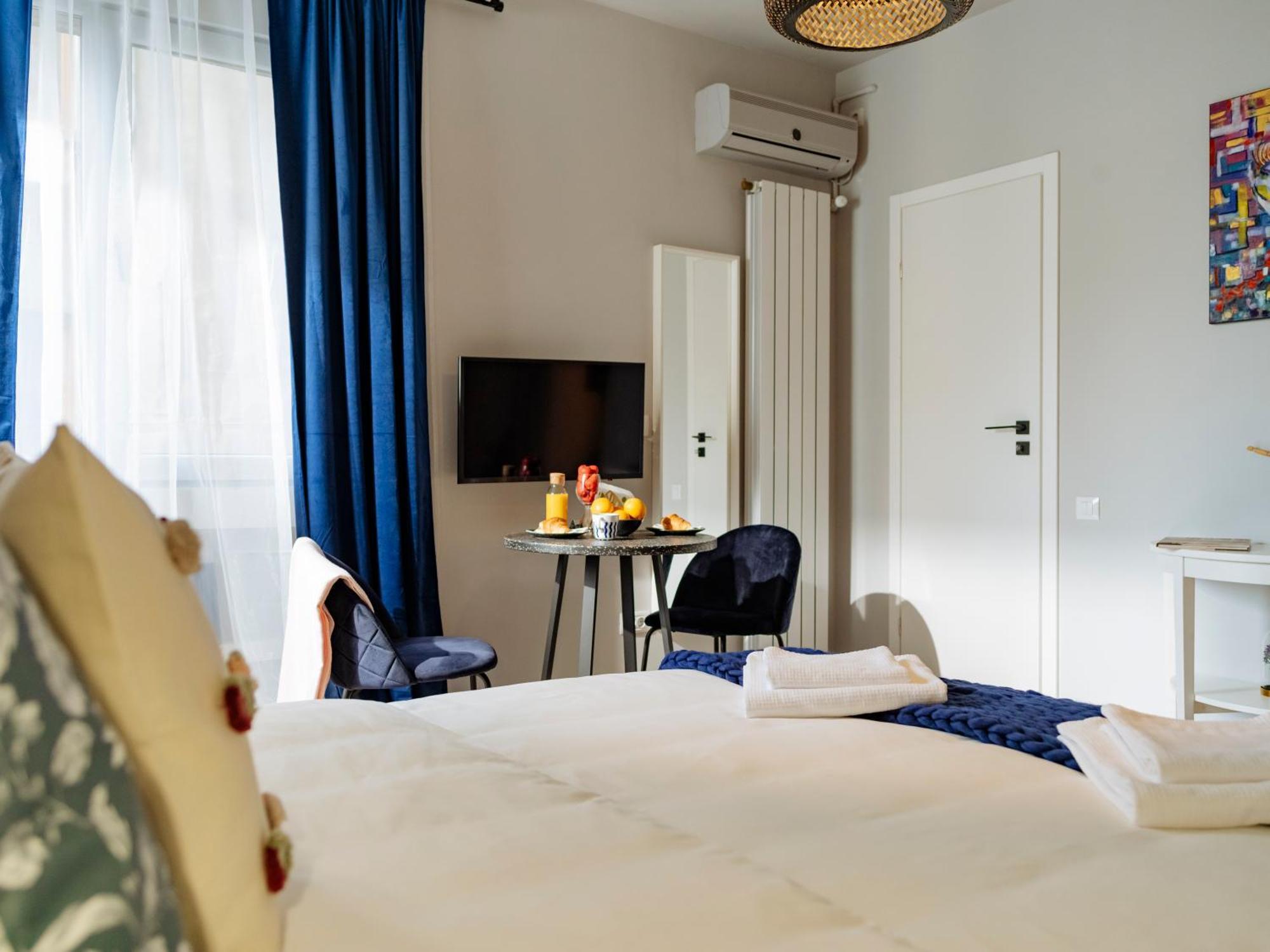 Petite maison sur le boulevard Bucarest Extérieur photo