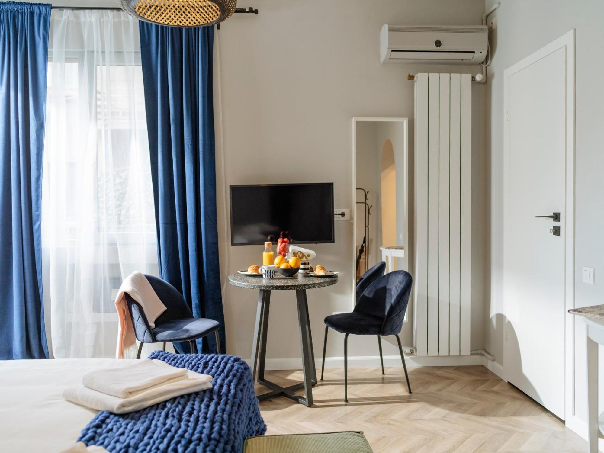 Petite maison sur le boulevard Bucarest Extérieur photo